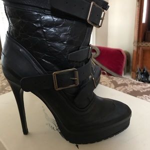 Burberry!!! Aviator Black Boots!!!